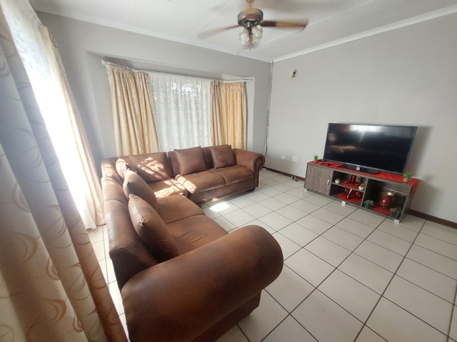 3 Bedroom Property for Sale in Kannoniers Park North West